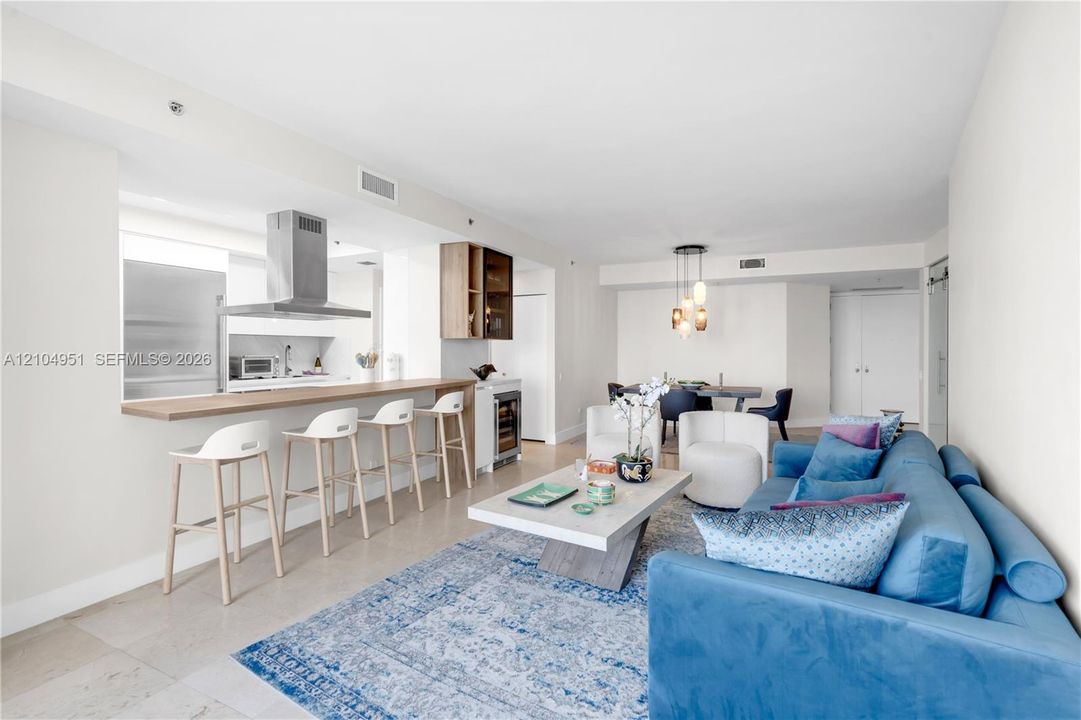 В аренду: $4,600 (2 спален, 2 ванн, 1306 Квадратных фут)