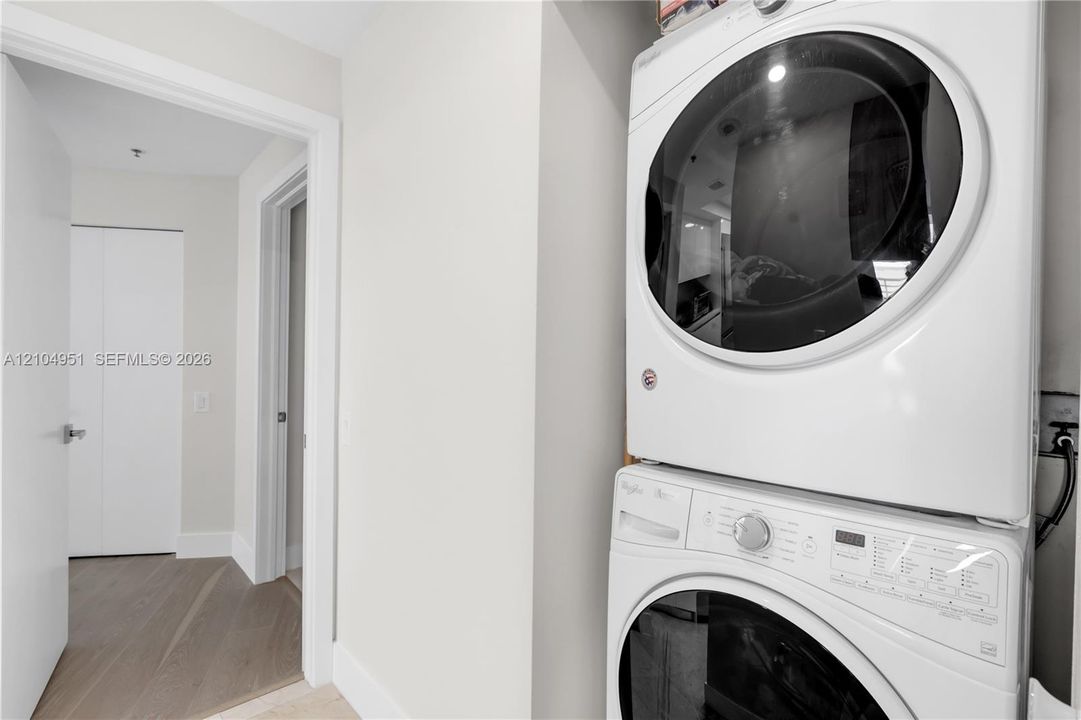 В аренду: $4,600 (2 спален, 2 ванн, 1306 Квадратных фут)