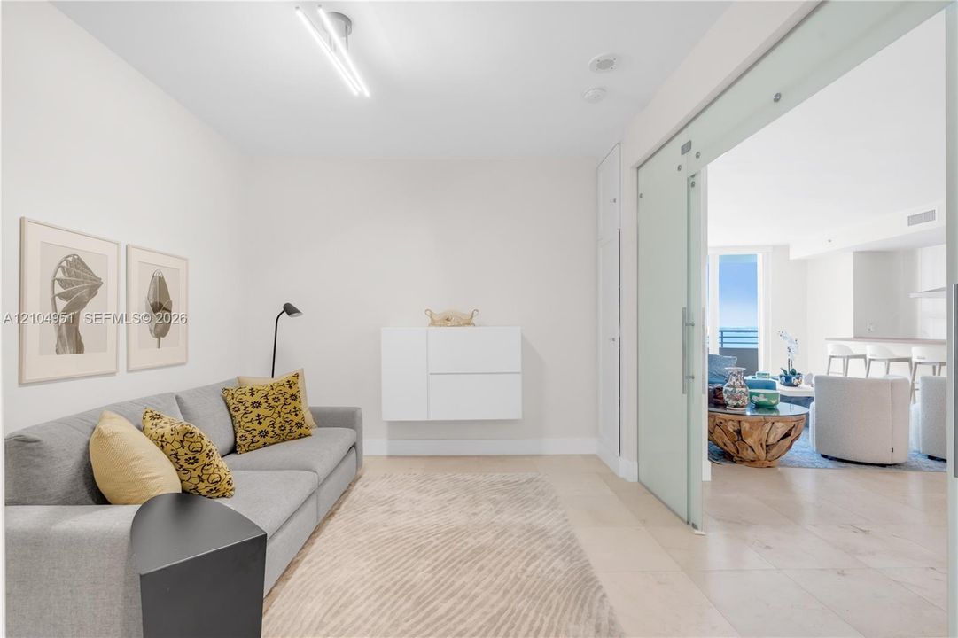 В аренду: $4,600 (2 спален, 2 ванн, 1306 Квадратных фут)