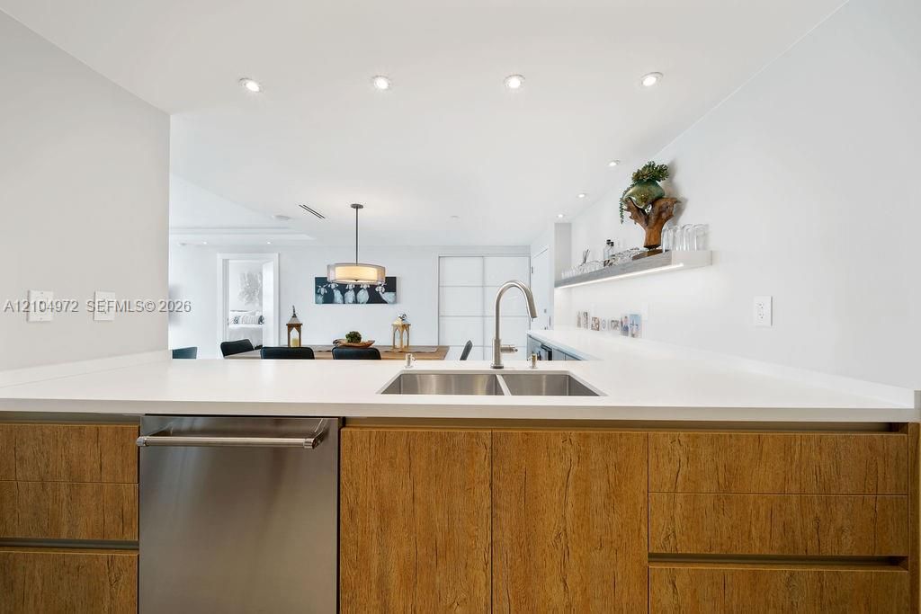 For Rent: $10,000 (3 beds, 2 baths, 1234 Square Feet)