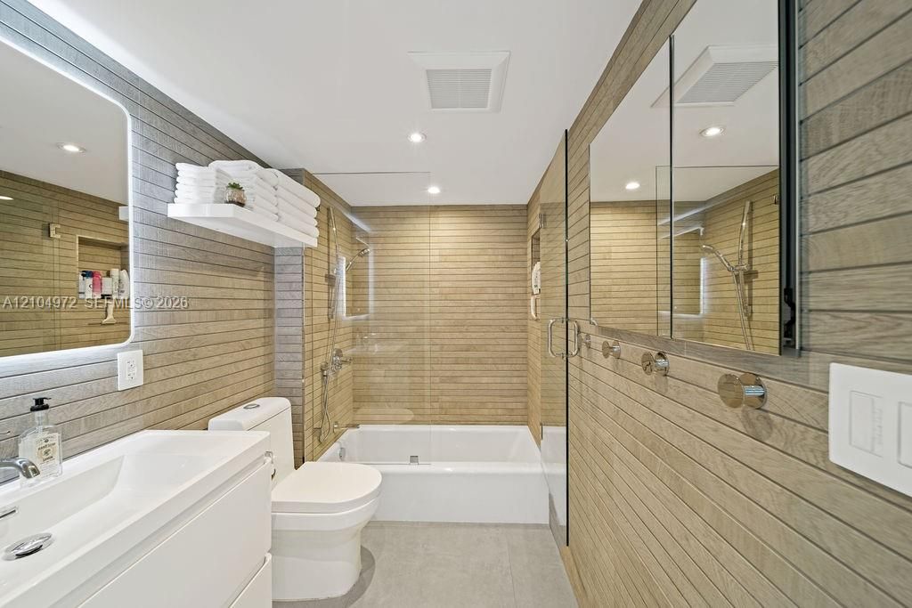 For Rent: $10,000 (3 beds, 2 baths, 1234 Square Feet)
