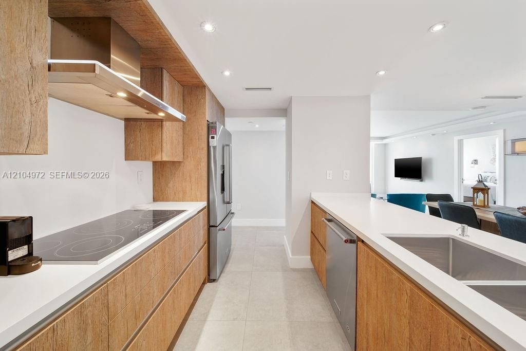 For Rent: $10,000 (3 beds, 2 baths, 1234 Square Feet)