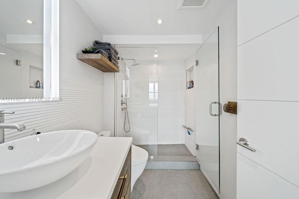 For Rent: $10,000 (3 beds, 2 baths, 1234 Square Feet)