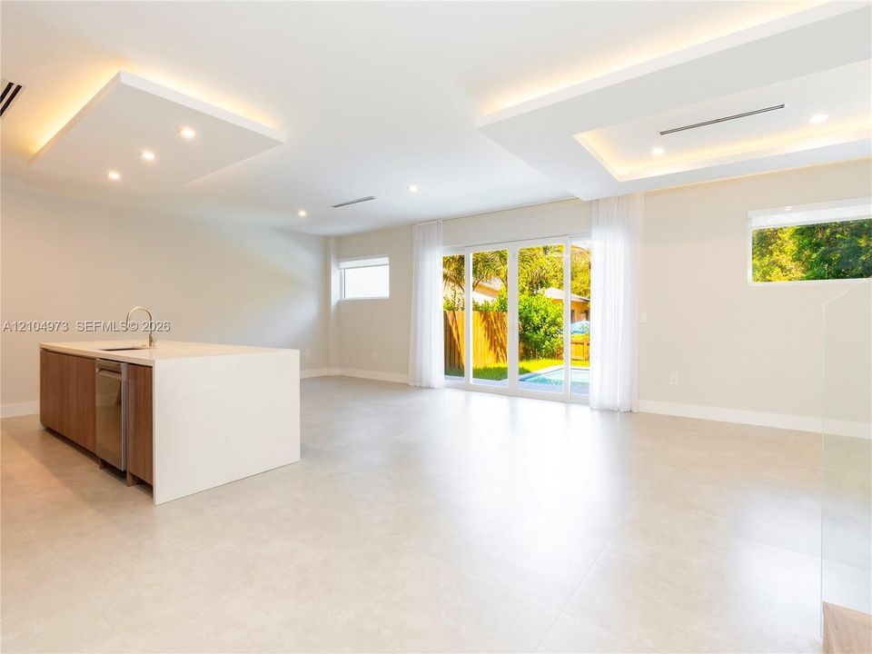 En Venta: $1,250,000 (4 camas, 3 baños, 2358 Pies cuadrados)