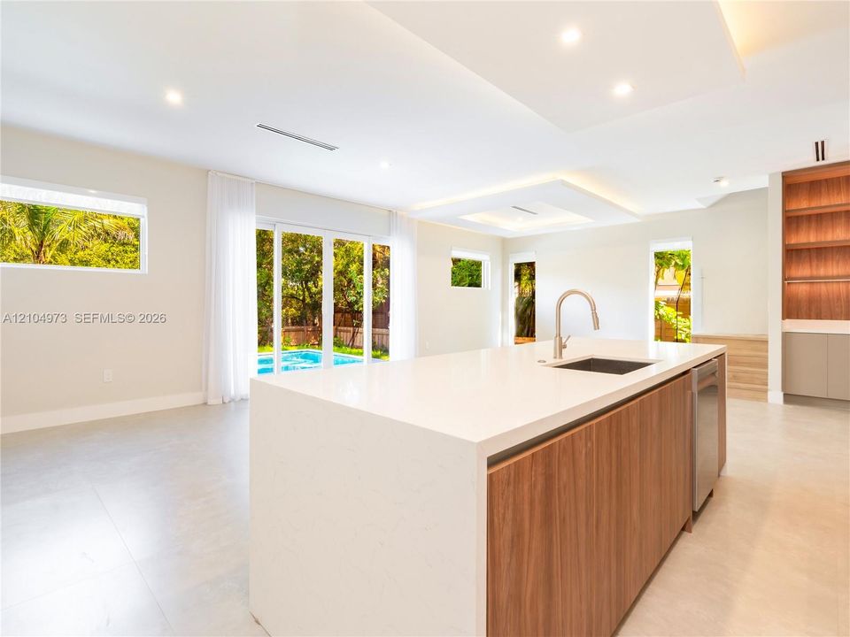 En Venta: $1,250,000 (4 camas, 3 baños, 2358 Pies cuadrados)