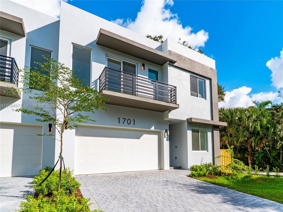 En Venta: $1,250,000 (4 camas, 3 baños, 2358 Pies cuadrados)