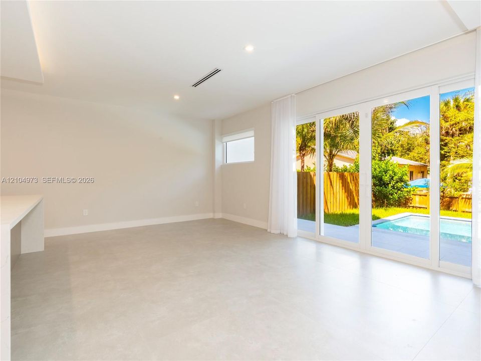 En Venta: $1,250,000 (4 camas, 3 baños, 2358 Pies cuadrados)