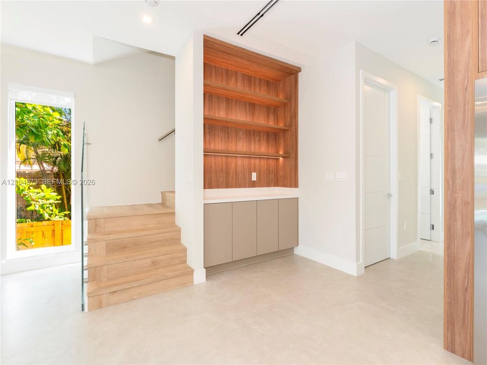 En Venta: $1,250,000 (4 camas, 3 baños, 2358 Pies cuadrados)