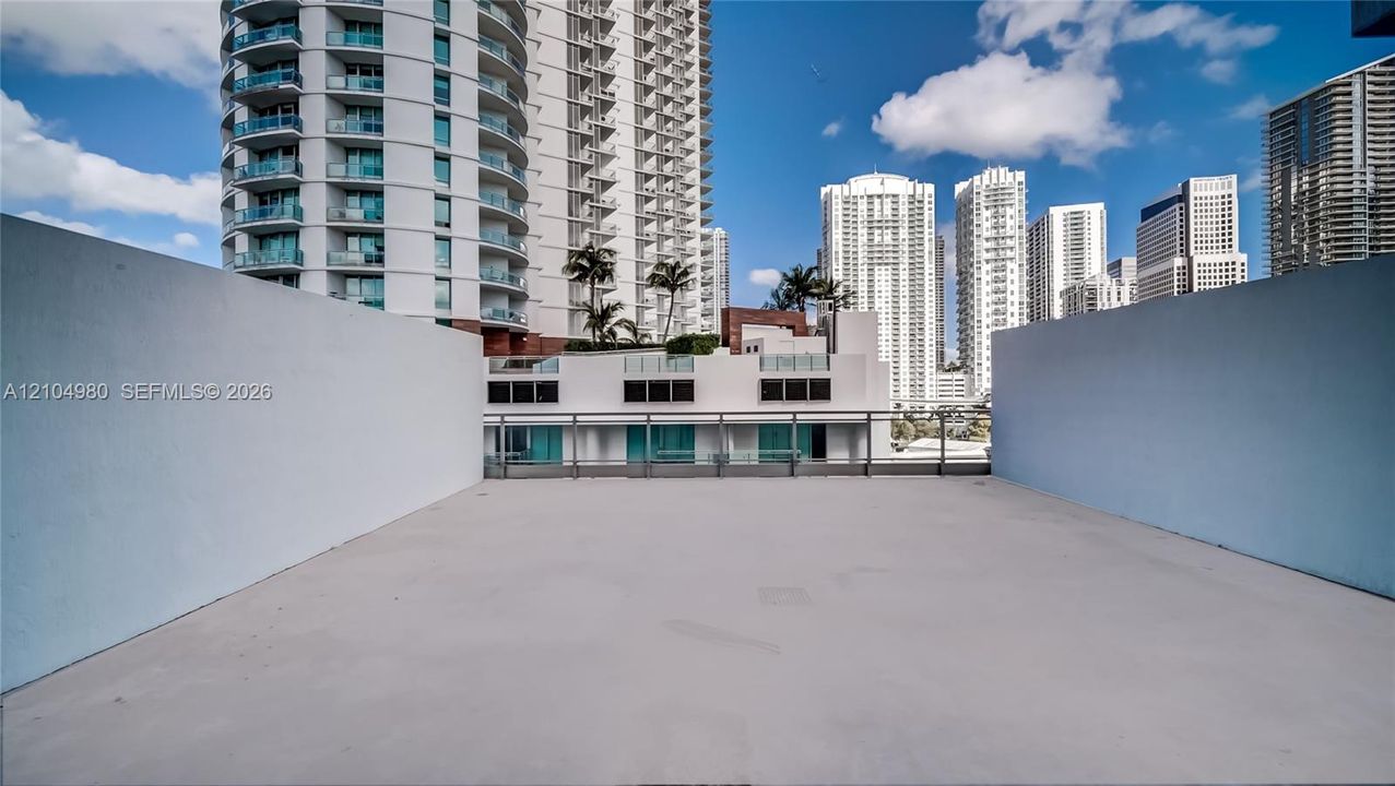 En Venta: $749,000 (2 camas, 2 baños, 1172 Pies cuadrados)