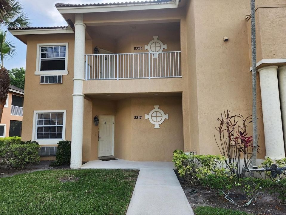 8317 Mullgan Front
