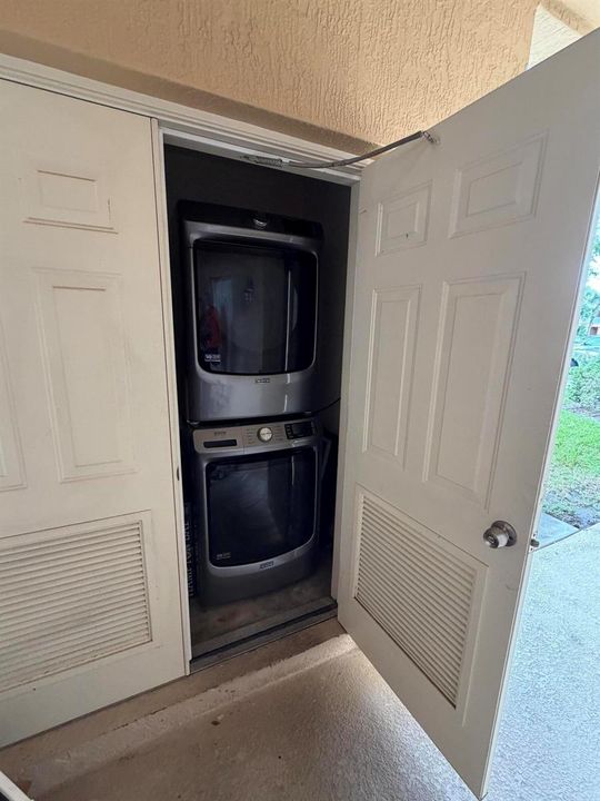 LAUNDRY CLOSET