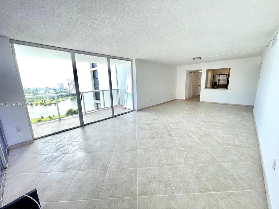 For Rent: $3,050 (2 beds, 2 baths, 1144 Square Feet)