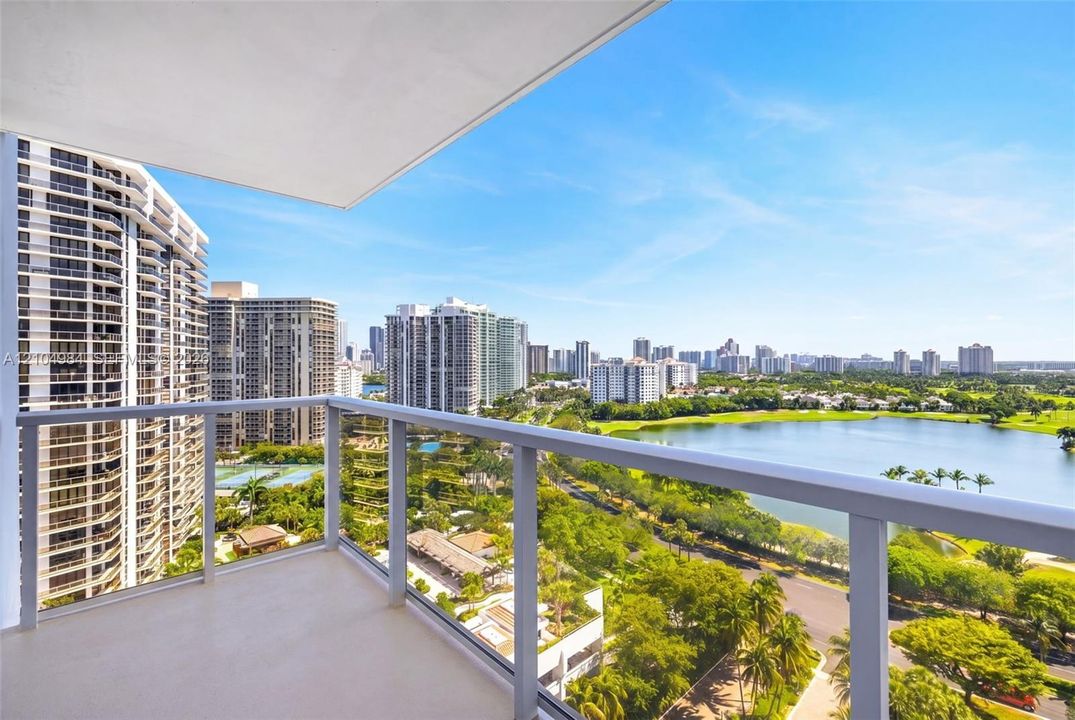 For Rent: $3,050 (2 beds, 2 baths, 1144 Square Feet)