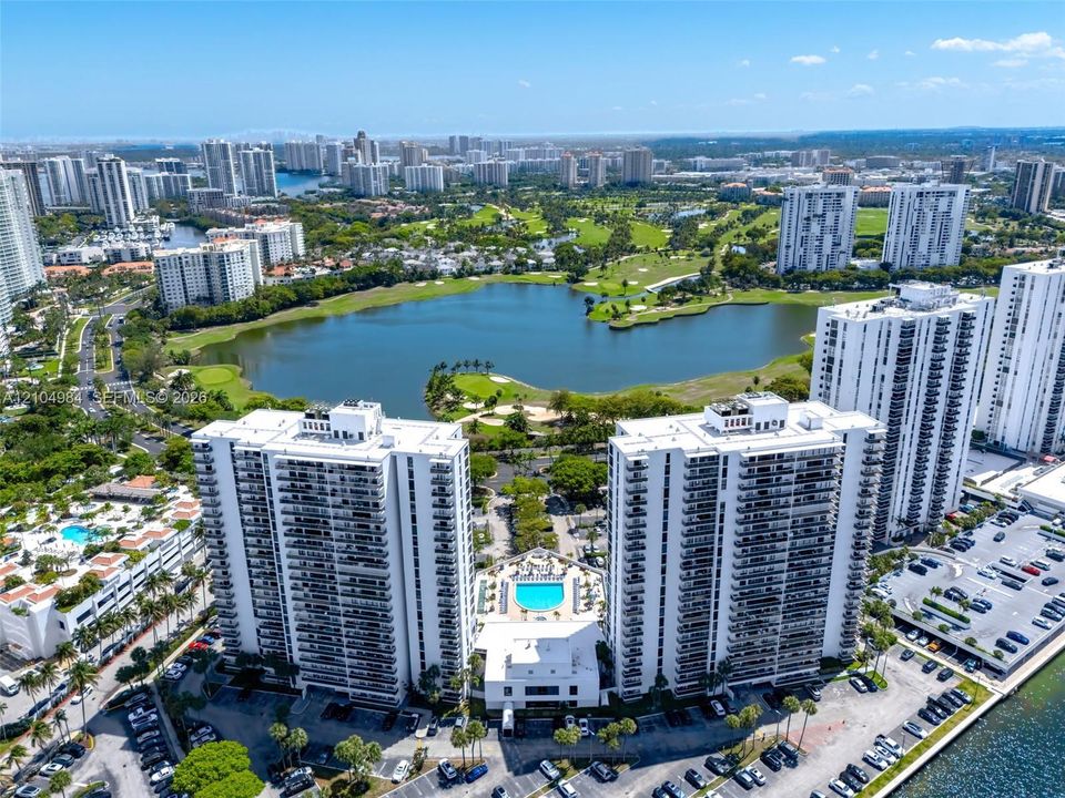 For Rent: $3,050 (2 beds, 2 baths, 1144 Square Feet)