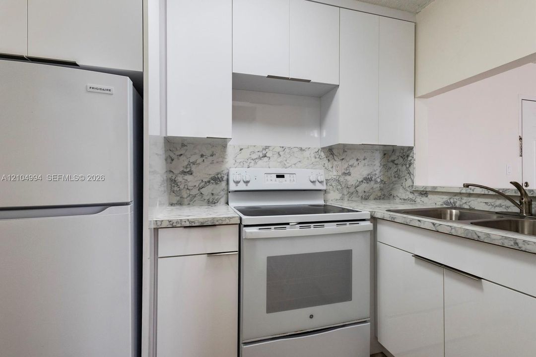 En Renta: $2,400 (2 camas, 2 baños, 870 Pies cuadrados)