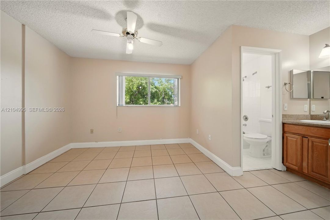 For Rent: $2,350 (2 beds, 2 baths, 1060 Square Feet)