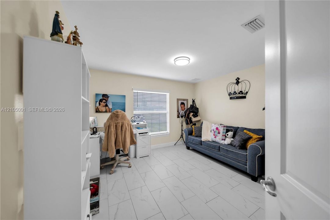 En Venta: $309,900 (4 camas, 2 baños, 1757 Pies cuadrados)