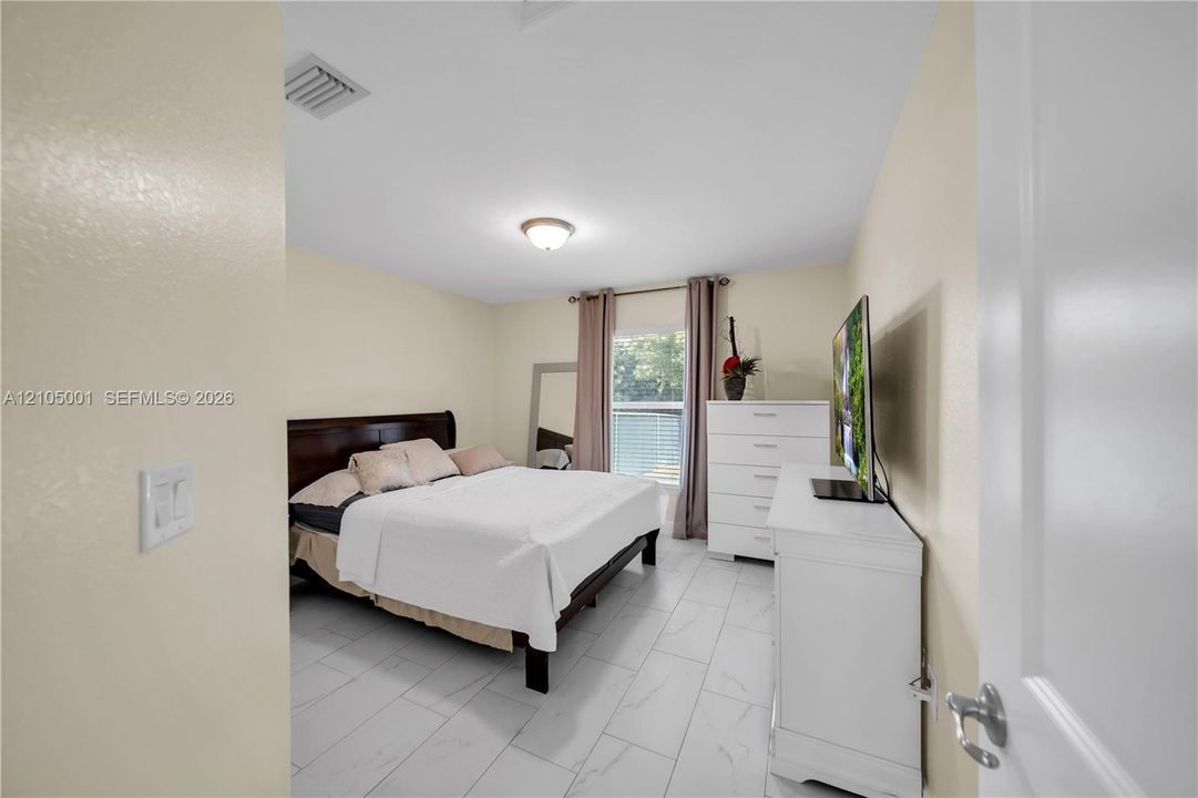 En Venta: $309,900 (4 camas, 2 baños, 1757 Pies cuadrados)