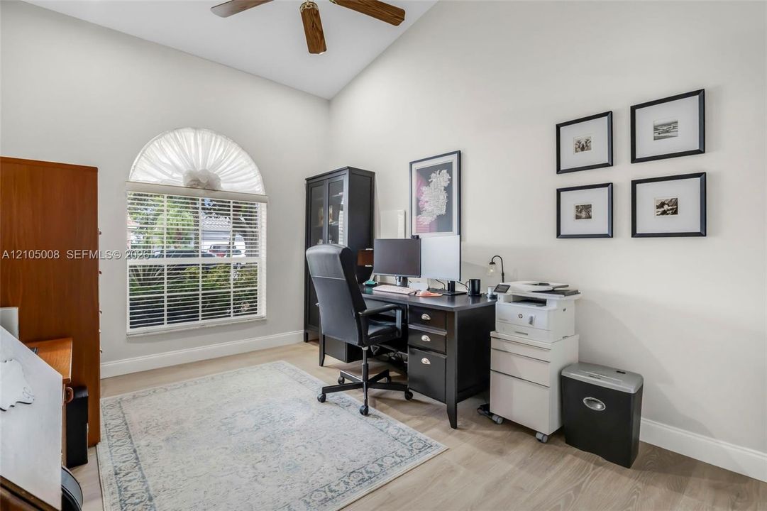 En Venta: $759,000 (4 camas, 2 baños, 2273 Pies cuadrados)