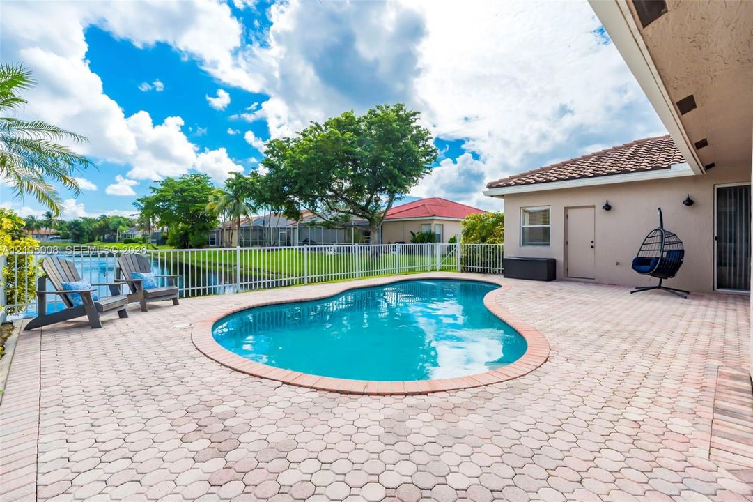En Venta: $759,000 (4 camas, 2 baños, 2273 Pies cuadrados)