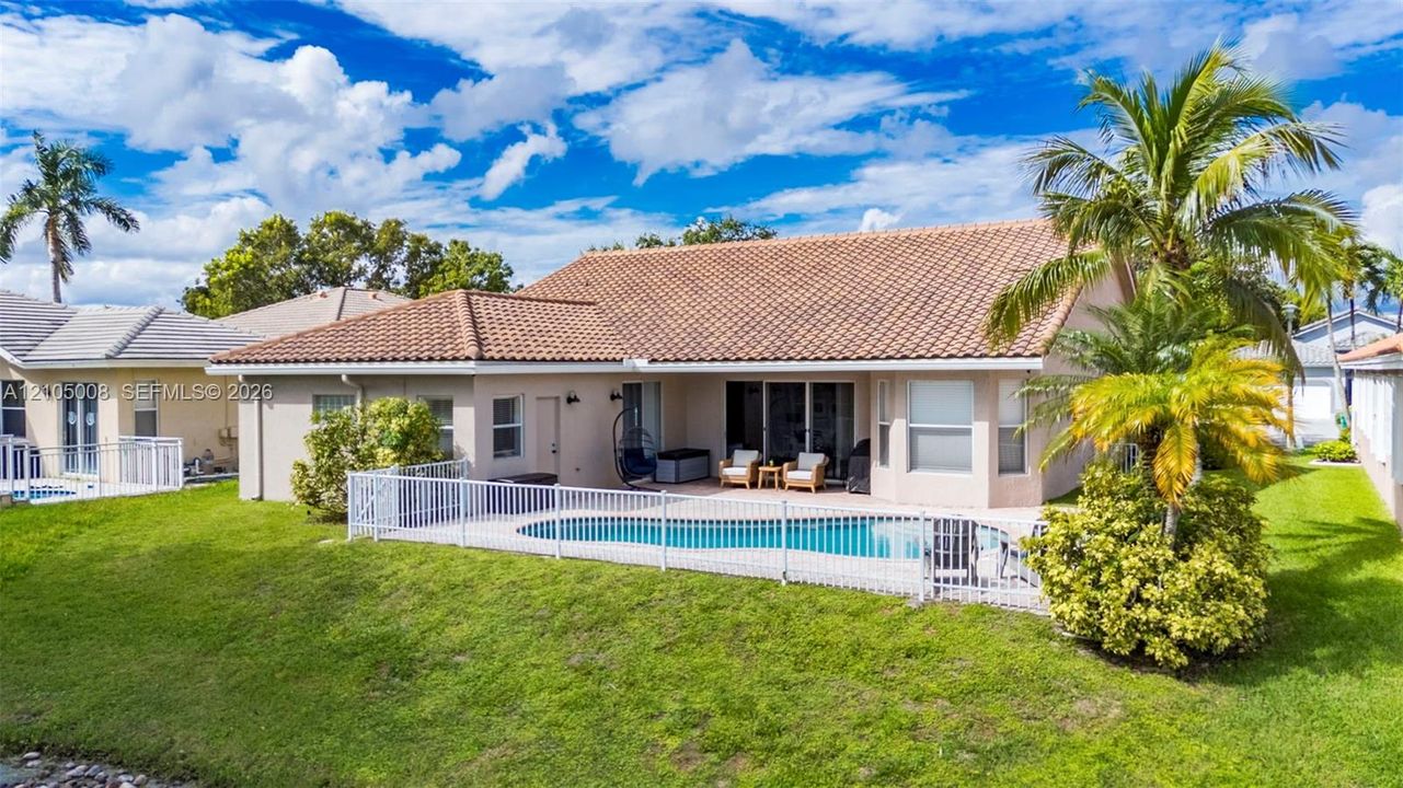 En Venta: $759,000 (4 camas, 2 baños, 2273 Pies cuadrados)