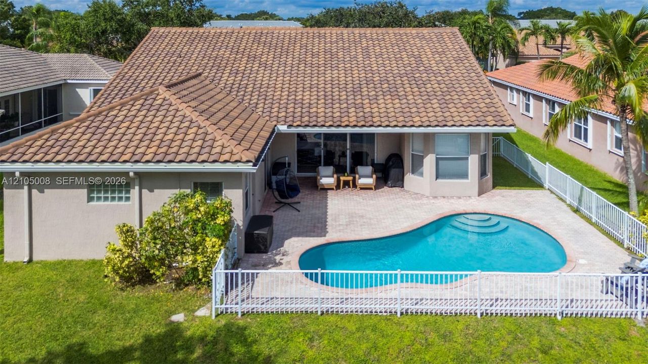 En Venta: $759,000 (4 camas, 2 baños, 2273 Pies cuadrados)