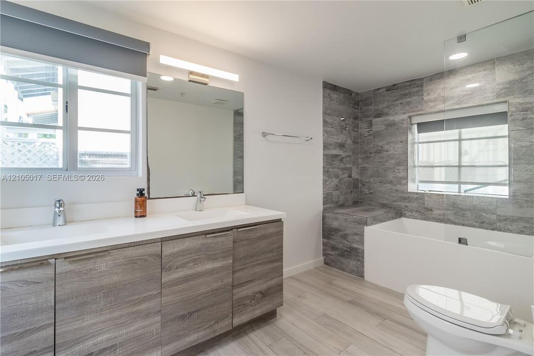 For Rent: $2,700 (1 beds, 2 baths, 691 Square Feet)