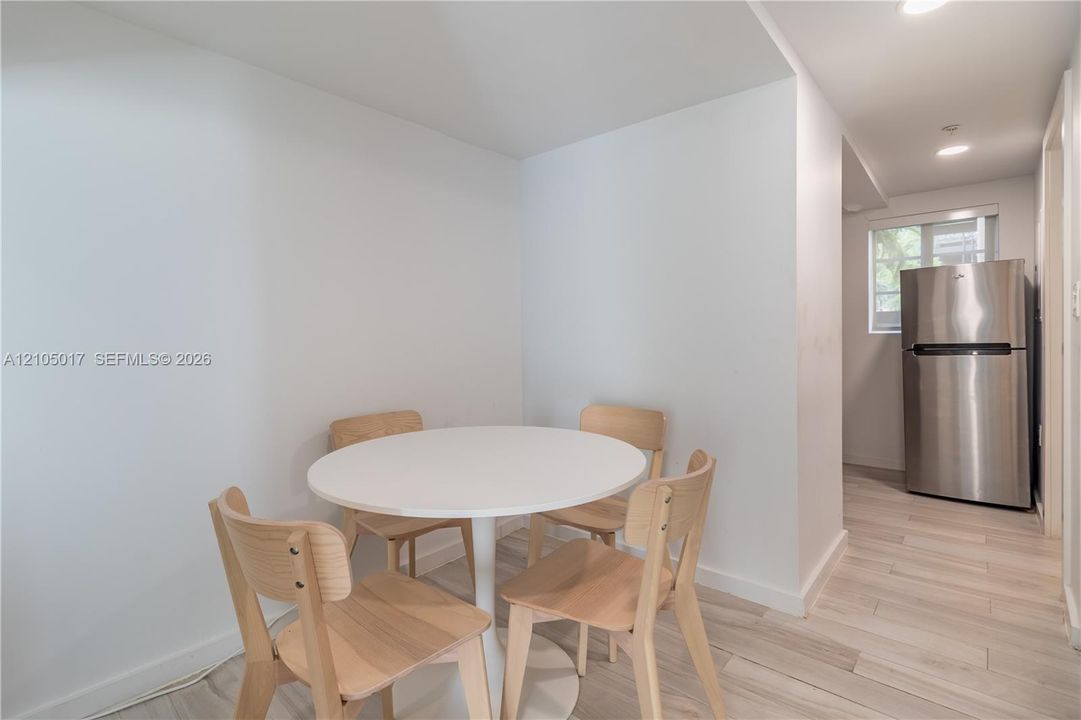 For Rent: $2,700 (1 beds, 2 baths, 691 Square Feet)