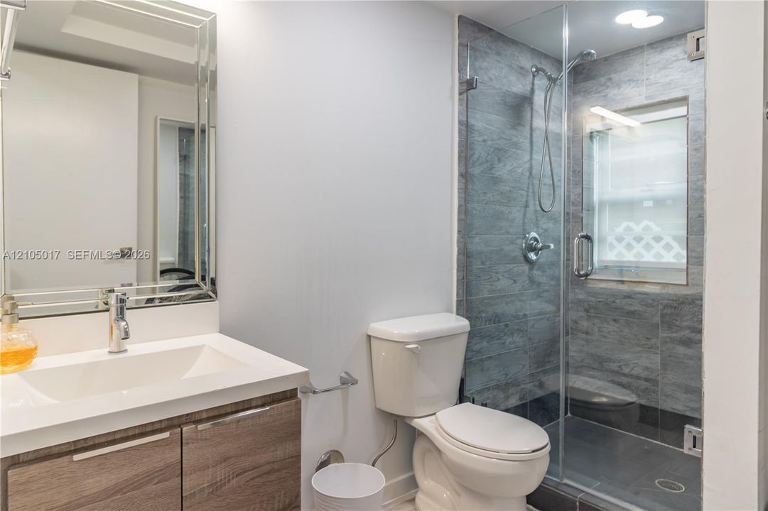 For Rent: $2,700 (1 beds, 2 baths, 691 Square Feet)