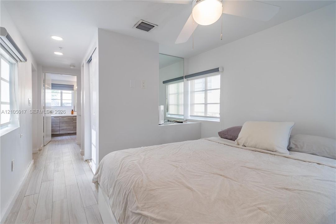 For Rent: $2,700 (1 beds, 2 baths, 691 Square Feet)