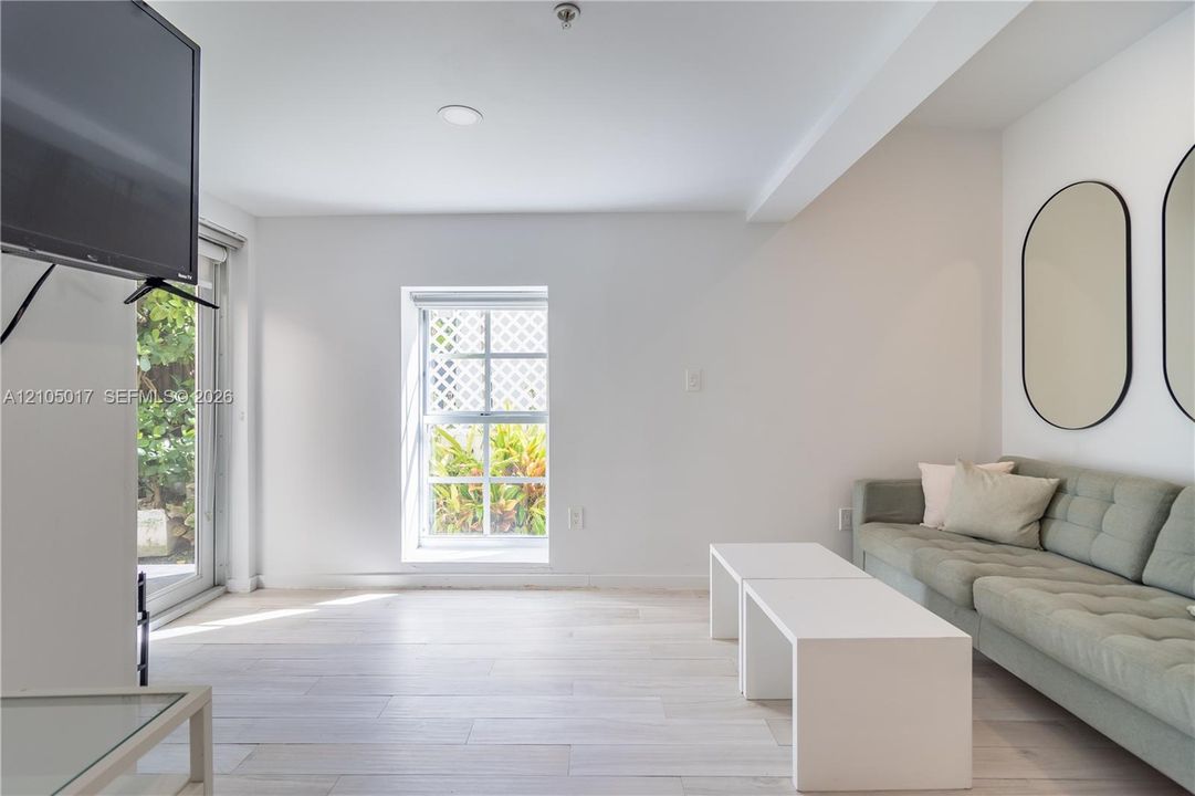 For Rent: $2,700 (1 beds, 2 baths, 691 Square Feet)