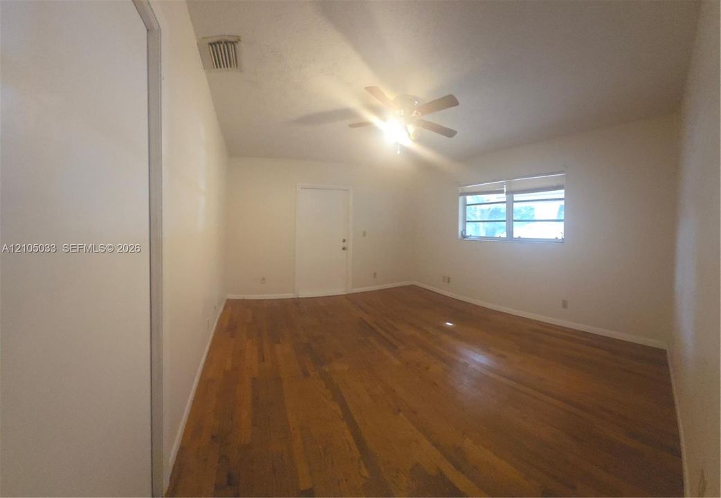 For Rent: $2,300 (3 beds, 2 baths, 1200 Square Feet)