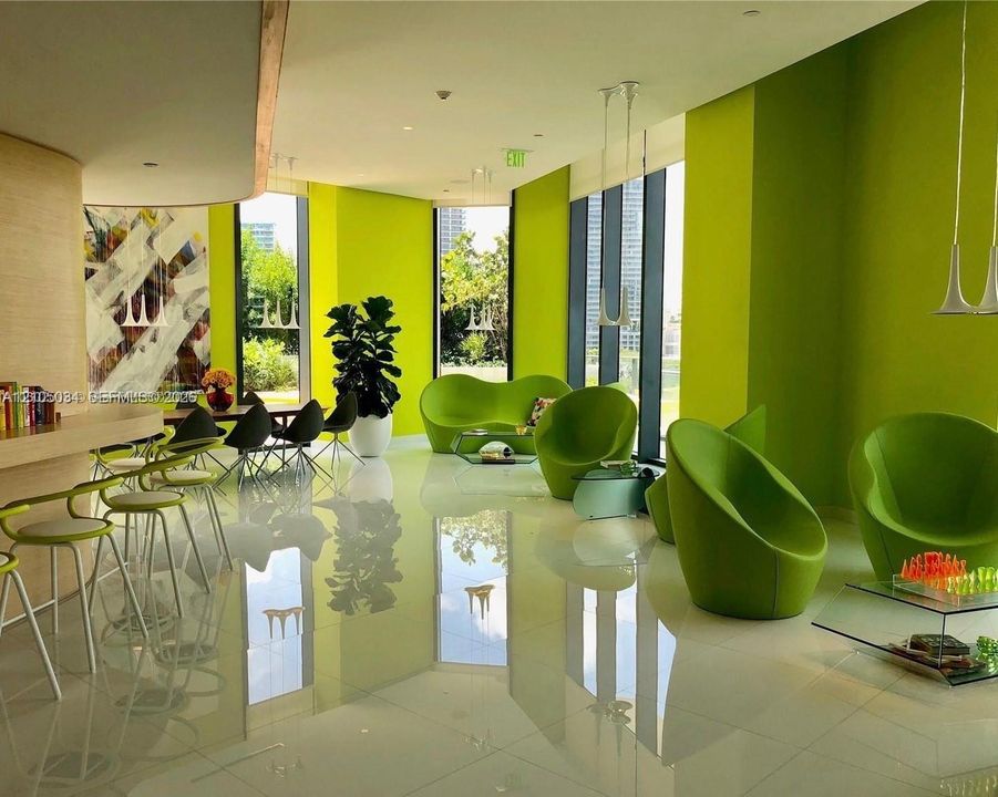 En Venta: $849,000 (3 camas, 2 baños, 1110 Pies cuadrados)