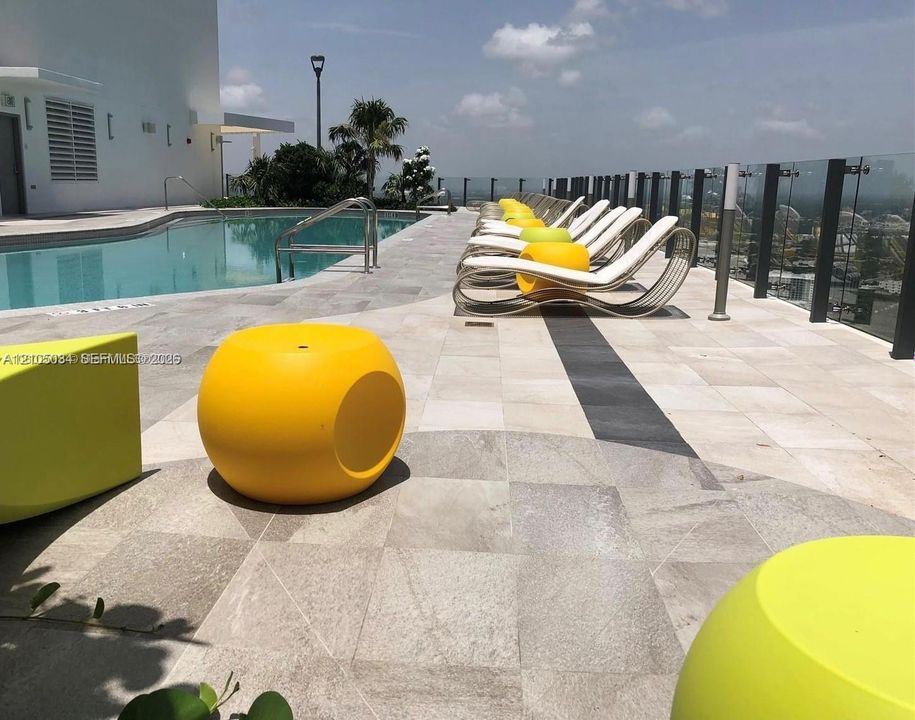 En Venta: $849,000 (3 camas, 2 baños, 1110 Pies cuadrados)