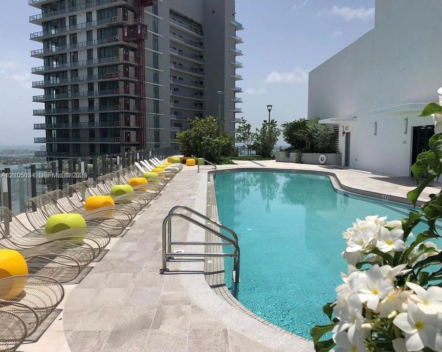 En Venta: $849,000 (3 camas, 2 baños, 1110 Pies cuadrados)