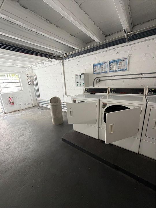 For Rent: $2,800 (1 beds, 1 baths, 710 Square Feet)