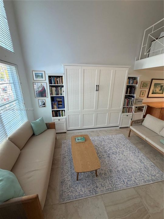 For Rent: $2,800 (1 beds, 1 baths, 710 Square Feet)