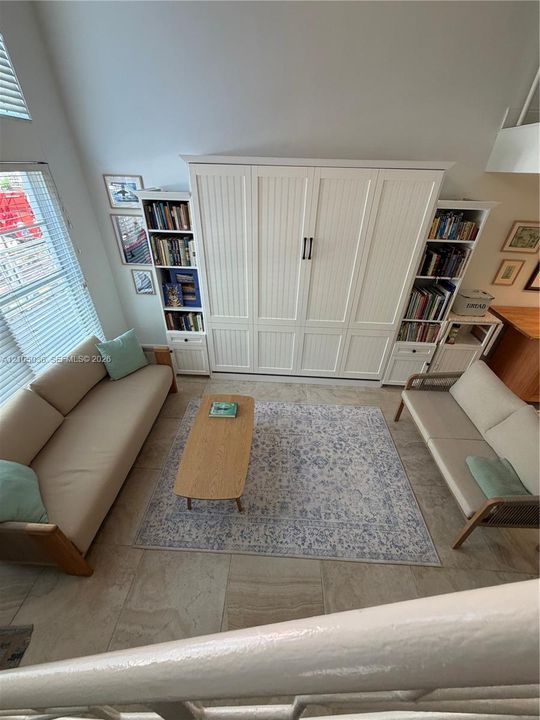For Rent: $2,800 (1 beds, 1 baths, 710 Square Feet)