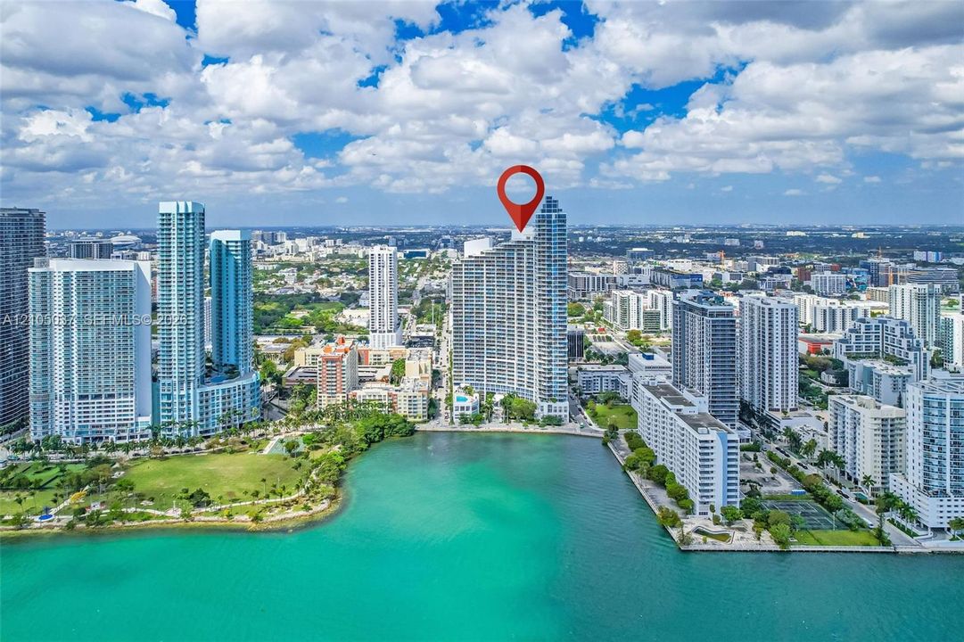 En Venta: $2,350,000 (3 camas, 3 baños, 2201 Pies cuadrados)