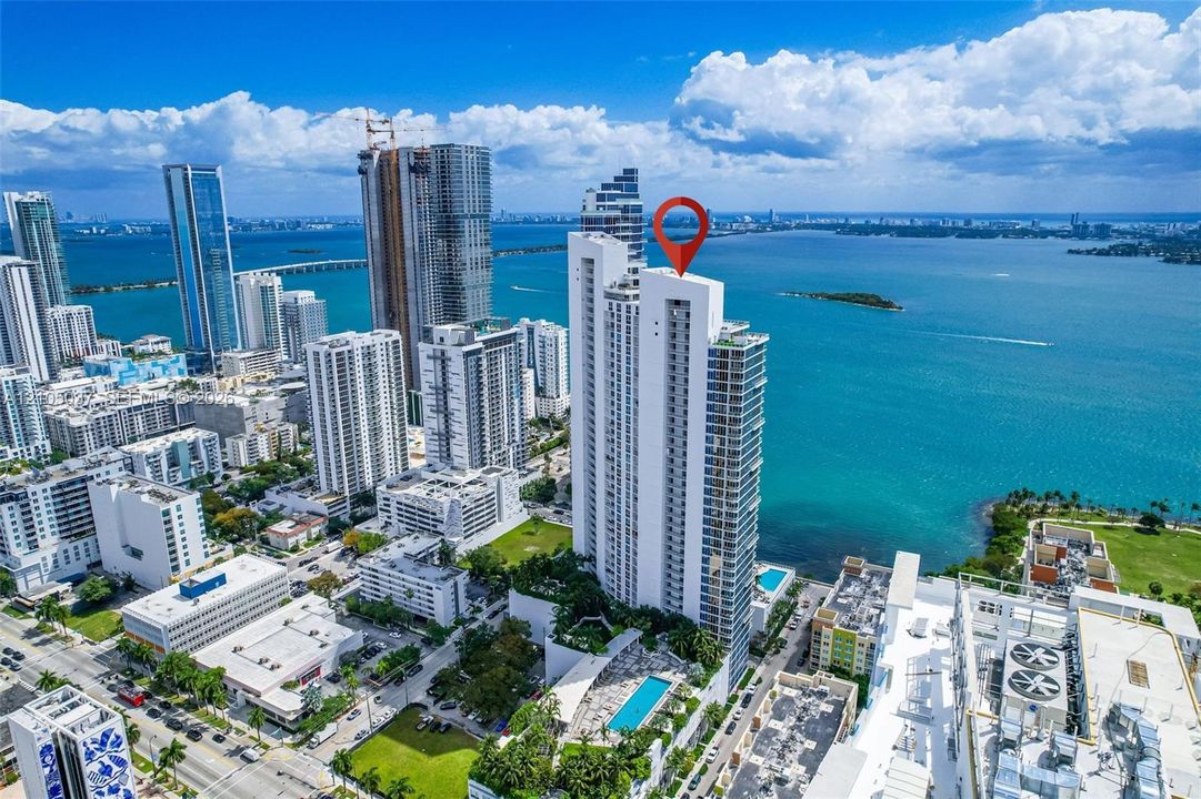En Venta: $2,350,000 (3 camas, 3 baños, 2201 Pies cuadrados)