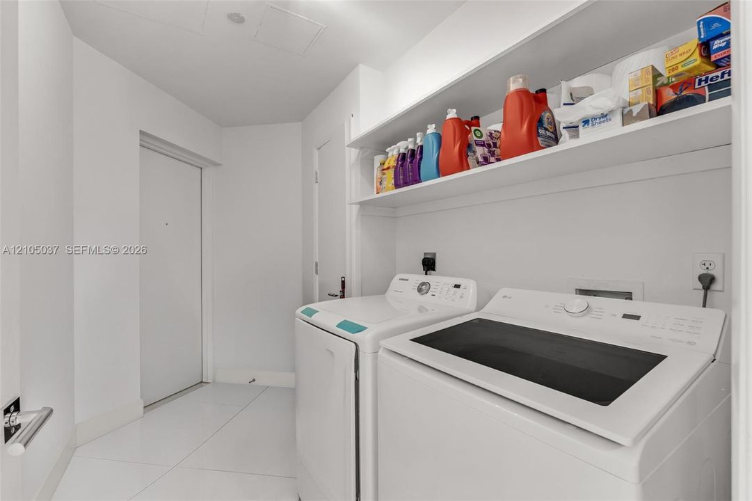 En Venta: $2,350,000 (3 camas, 3 baños, 2201 Pies cuadrados)