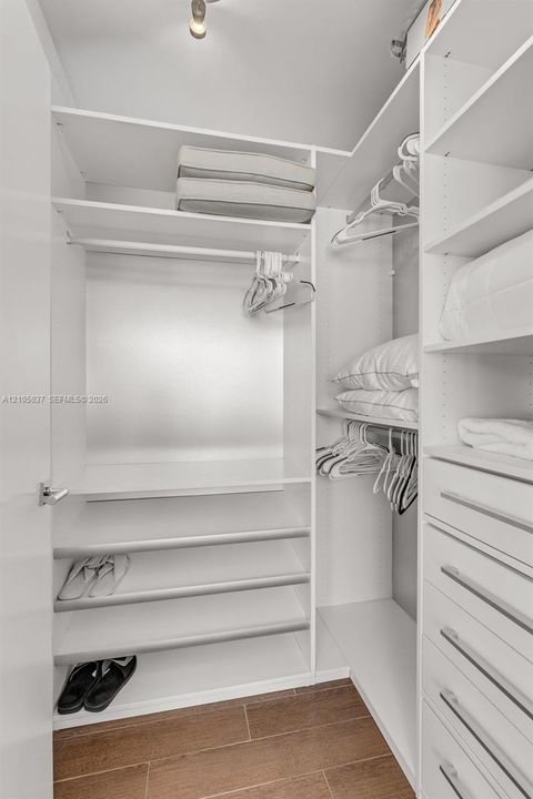 En Venta: $2,350,000 (3 camas, 3 baños, 2201 Pies cuadrados)