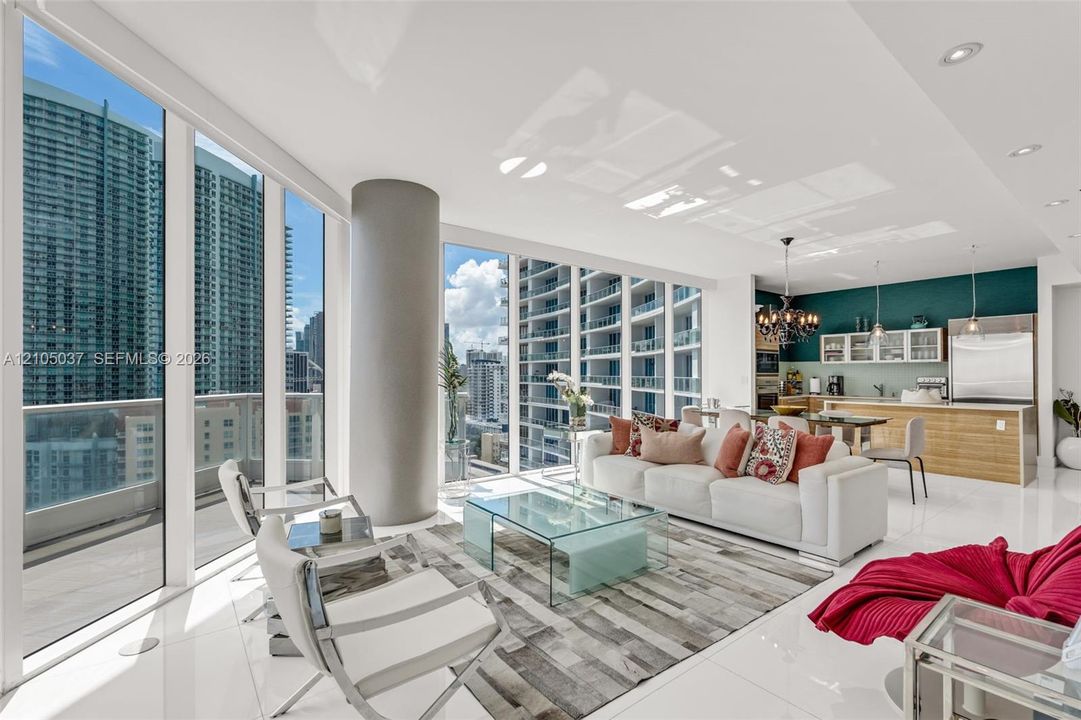 En Venta: $2,350,000 (3 camas, 3 baños, 2201 Pies cuadrados)