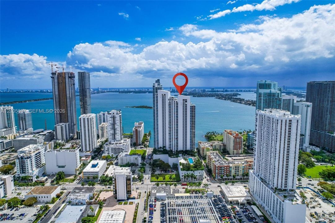 En Venta: $2,350,000 (3 camas, 3 baños, 2201 Pies cuadrados)