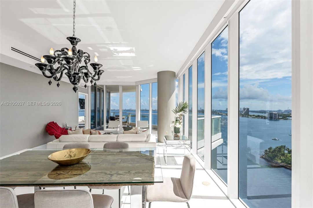En Venta: $2,350,000 (3 camas, 3 baños, 2201 Pies cuadrados)