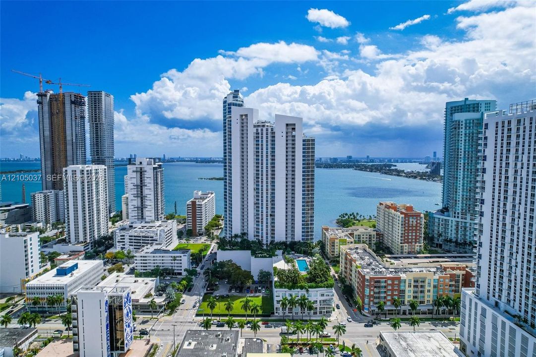 En Venta: $2,350,000 (3 camas, 3 baños, 2201 Pies cuadrados)
