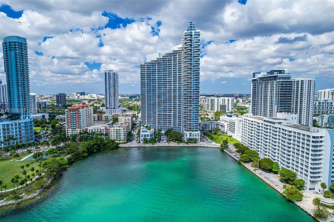 En Venta: $2,350,000 (3 camas, 3 baños, 2201 Pies cuadrados)