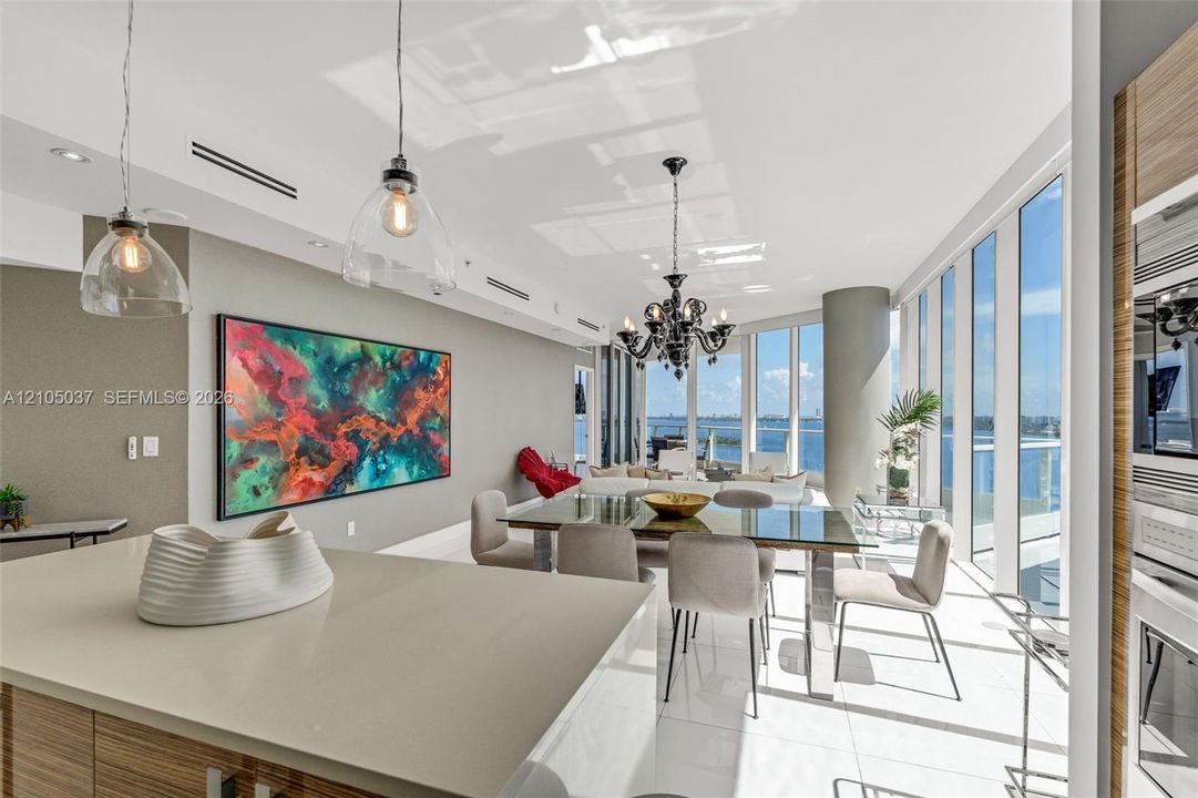 En Venta: $2,350,000 (3 camas, 3 baños, 2201 Pies cuadrados)