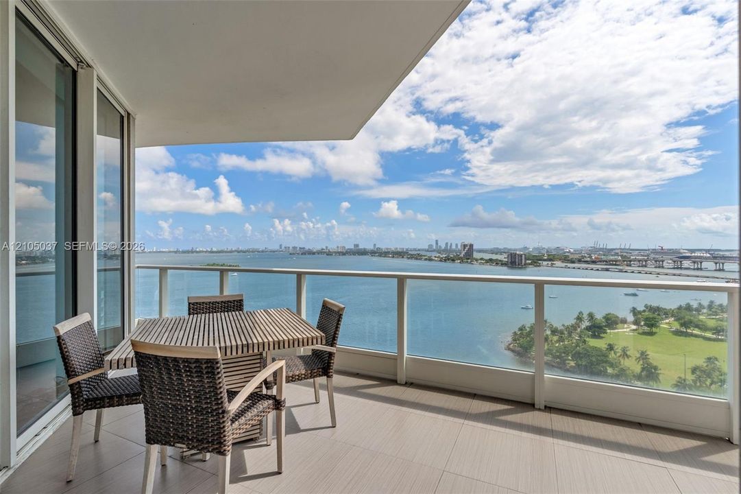 En Venta: $2,350,000 (3 camas, 3 baños, 2201 Pies cuadrados)
