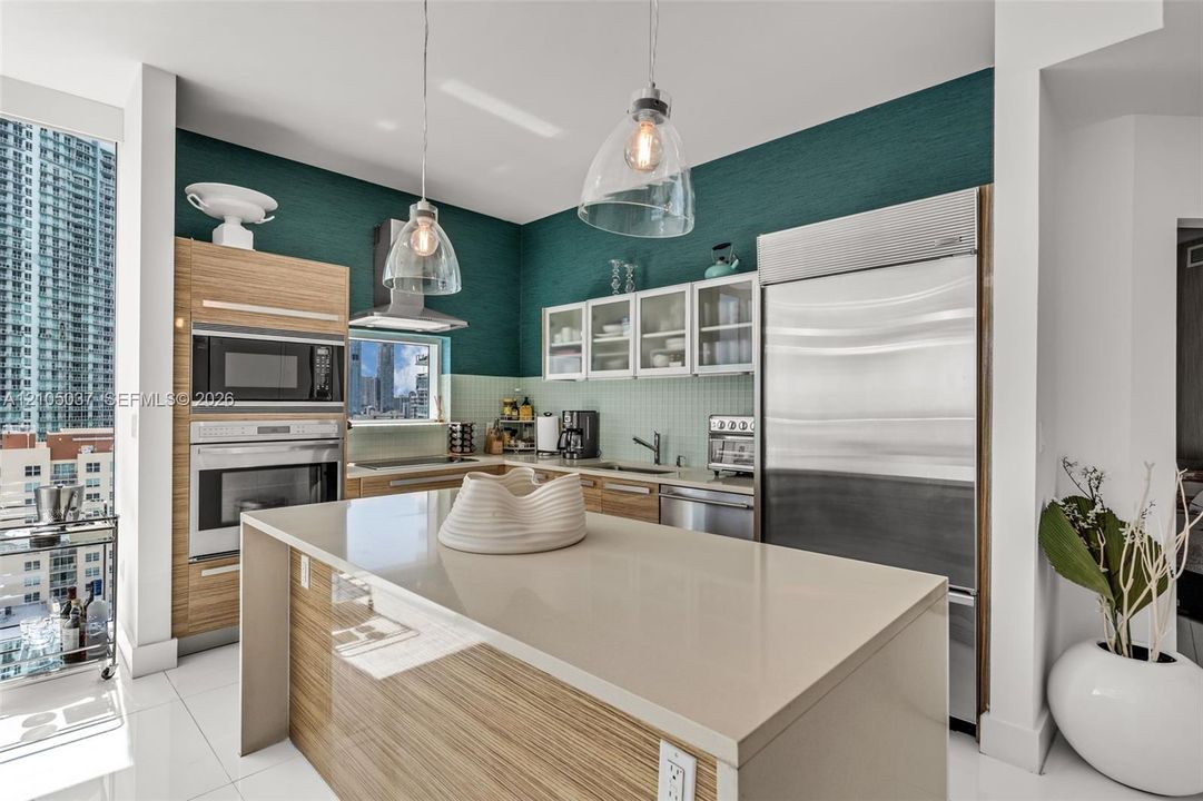 En Venta: $2,350,000 (3 camas, 3 baños, 2201 Pies cuadrados)